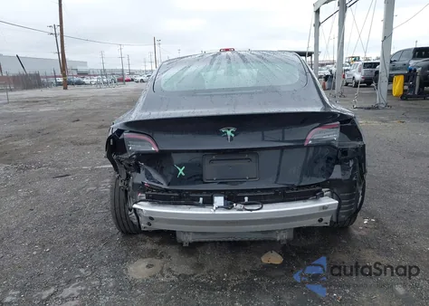 2021 Tesla Model 3 Standard Range Plus Rear-Wheel Drive z USA, uszkodzony, nr VIN 5YJ3E1EA2MF870622
